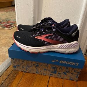 Brooks Adrenaline GTS 22 8.5